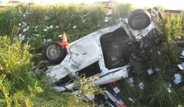 Ford Mondeo po srážce s rychlíkem