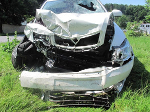 Škoda Octavia narazila na Hluboké do domu