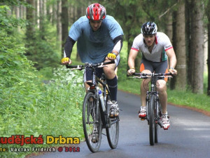 Pavel Kašpařík a za ním mladík Robin Soudek