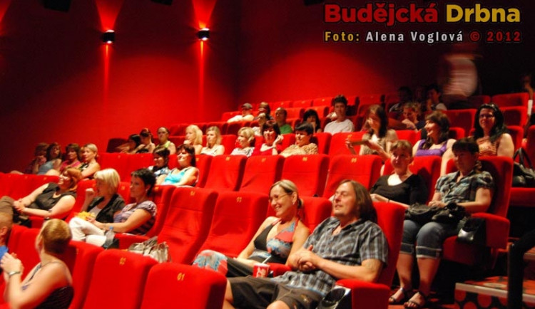 Horké počasí do kina moc nelákalo