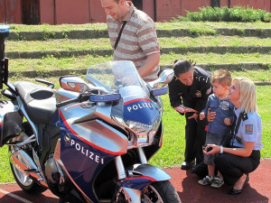 Policisté se před začátkem prázdnin věnovali dětem