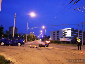 Střet motocyklu Yamaha s osobním automobilem Škoda Fabia