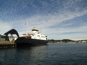 Pohled v přístavu na trajekt, který nás vezl do Tau