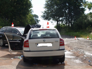 Při čelní srážce dvou aut na jihu Čech se zranilo deset lidí