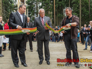 Prezident slavnostně otevřel novou stezku korunami stromů