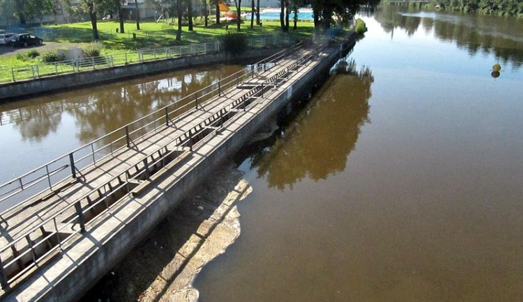 Tomáš Klhůfek byl nalezen ve Vltavě u Jiráskova jezu (na snímku)
