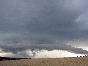 Tohle se objevilo nad Litvínovicemi. Myslím, že naše zemička se už začíná dostávat ke slovu. Text a foto Heba