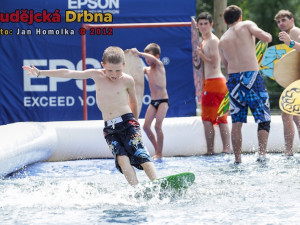 Na vyzkoušení měli návštěvníci i takzvaný river boarding