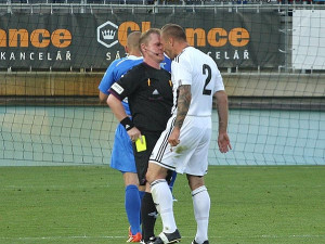 „Přátelská“ rozmluva Tomáše Řepky s rozhodčím Jiřím Adamem