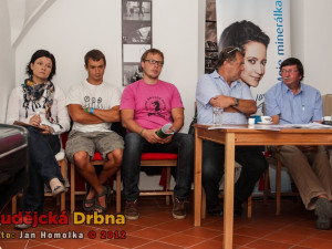 Účastníci páteční tiskové konference před šampionátem v Českých Budějovicích