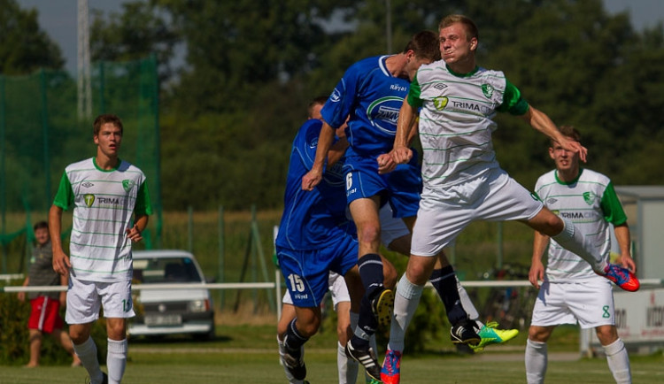 Kapitán Matoušek odvrací nebezpečný míč