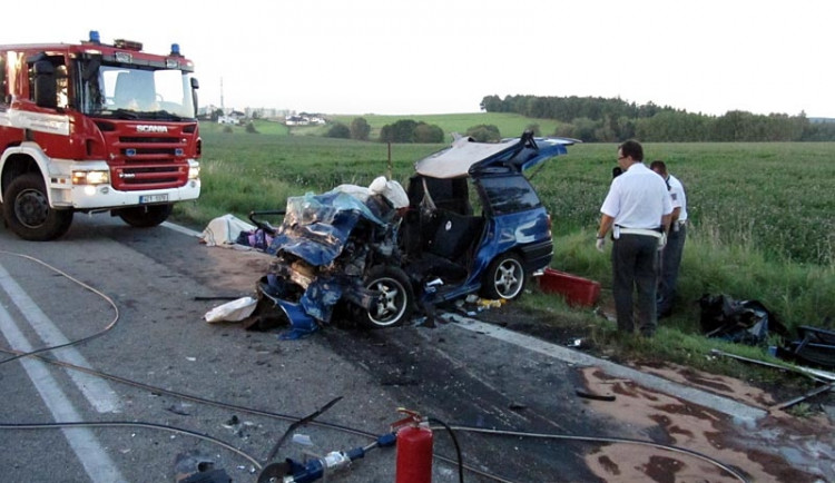 Při tragické nehodě mezi Velešínem a Netřebicemi zahynuli tři lidé