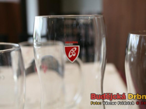 Nové sklo, do kterého se bude lít pivo od Budějovického Budvaru