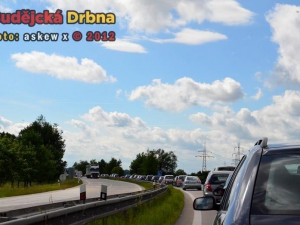 Řidiče na jihu Čech čeká náročný víkend
