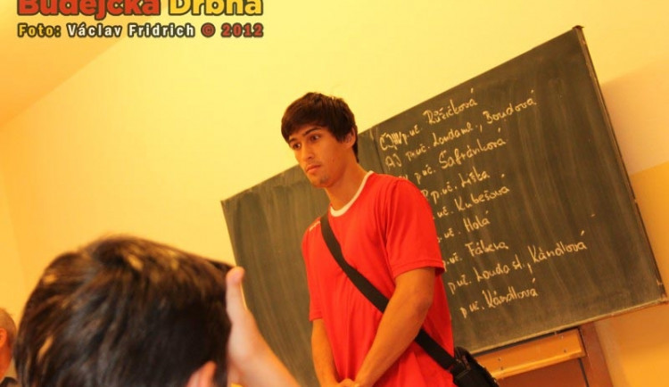 Volejbalisté Jihostroje přišli na úvod nového školního roku pozdravit žáky ZŠ Oskara Nedbala