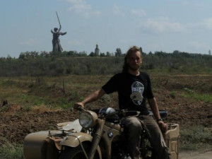 Petr Hošťálek a Miloň Dvořák dojeli na svých motorkách do Stalingradu