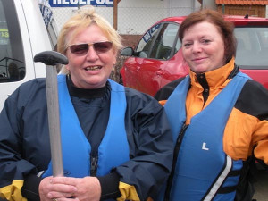 Klienti obecně prospěšné společnosti Tyfloservis splouvali Vltavu