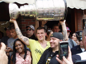 Radek Martínek a Andrew Ference obléknou dres Mountfieldu!