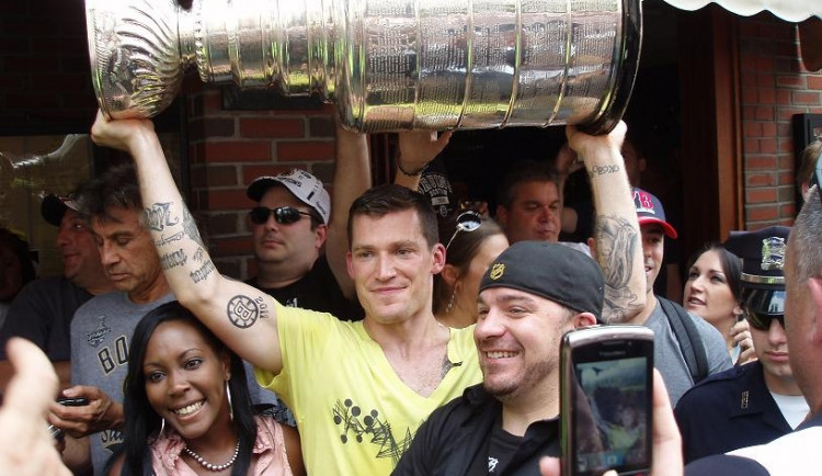 Andrew Ference se Stanley Cupem