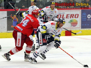 Jakub Langhammer brání Petra Nedvěda