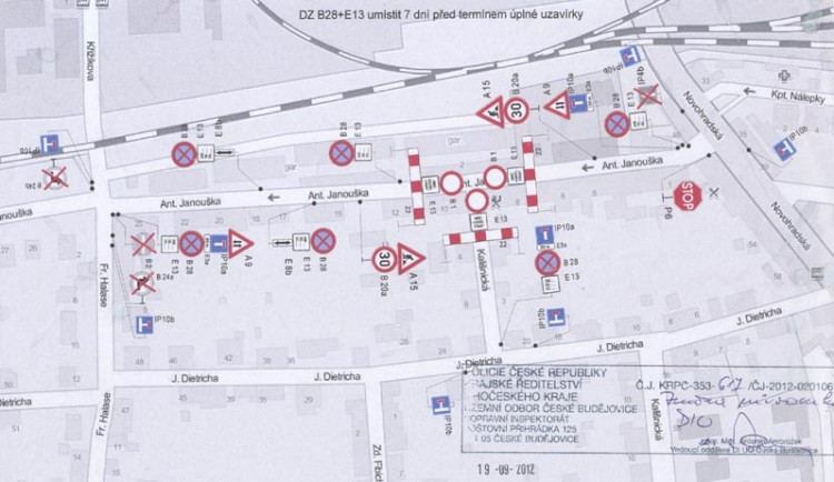 Uzavírka ulice Antonína Janouška