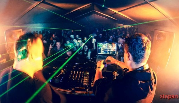 Poslední open air párty tohoto roku v sobotu na Štilci