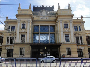 Opilý muž se potácel uprostřed čtyřproudé silnice