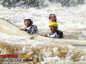 Některé lodě náročné jezy nepřežily