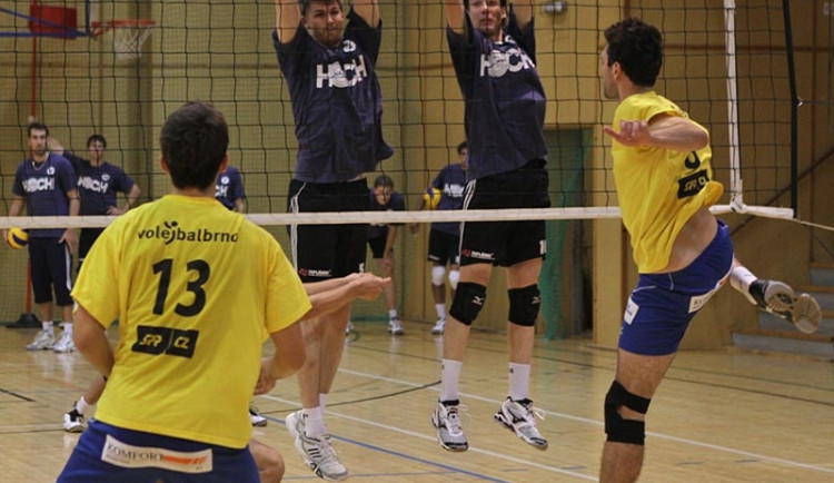 Útok Mlčucha skrz blok Sobotky, vpravo Šulista