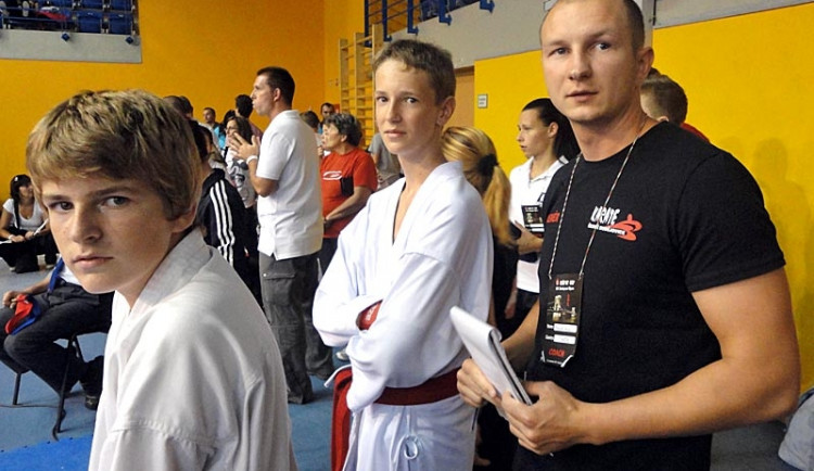 Budějcký trenér karate Miroslav Hýsek (vpravo)