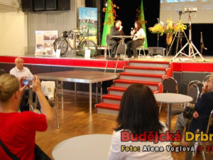 Po celý den na podiu probíhaly zajímavé besedy