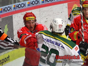 Michael Kolarz dal Františku Skladanému jasně najevo, že atakovat brankáře Kantora se nevyplácí