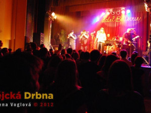 Lidí bylo dost, ale tance málo