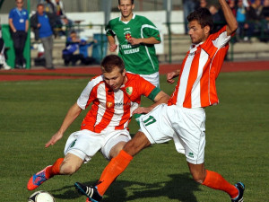 Libor Matoušek s Michaelem Průchou (zleva) hasí nebezpečí před roudenskou brankou