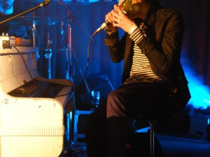 Nečekaná improvizace, kdy Andy při pití piva zachytil zajímavý zvuk