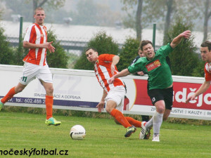 Olexandr Fedorkiv musel zastavit střídajícího Jiřího Šíšu jen za cenu faulu