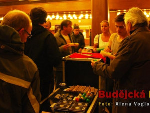 Po koncertě bylo možné zakoupit si CD či paličky