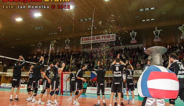 Hráči Jihostroje před vlastními fanoušky