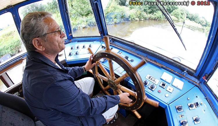 Zdeněk Hampl za kormidelním kolem Malše