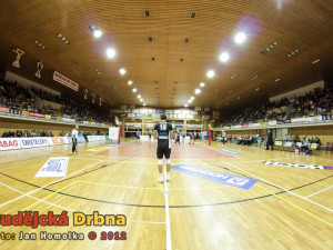 Pohled na vcelku zaplněnou českobudějovickou halu