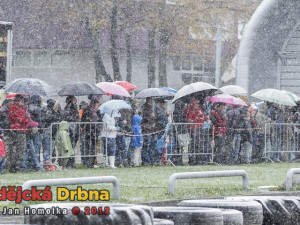 Žádný z návštěvníků si doma nesměl zapomenout deštník