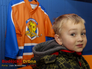 Každý hokejista dostal mimo jiné i svůj dres