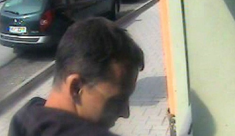 Po tomto muži policisté pátrají