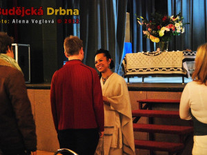 Pár lidiček však zůstalo a šli se osobně seznamit s Thu-Hien