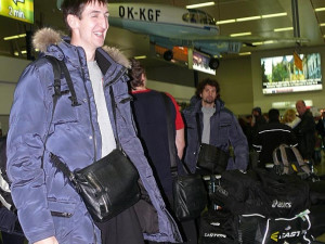 Na snímku 213 centimetrů vysoký blokař Artěm Volvič