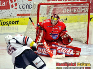 Bomba Jasona Chimery trefila Pavla Kantora do masky