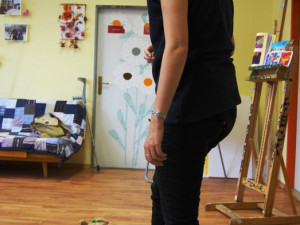 Izí ukazovala, jakým dovednostem ji panička naučila