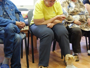 Účastníci canisterapie odměňovali fenku pamlsky