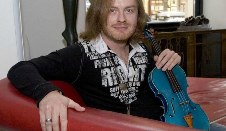 Houslový virtuos Pavel Šporcl vystoupí v neděli v DK Metropol