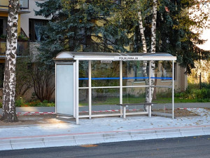 Zastávka Poliklinika Jih  se posunula o několik metrů směrem do Rožnova